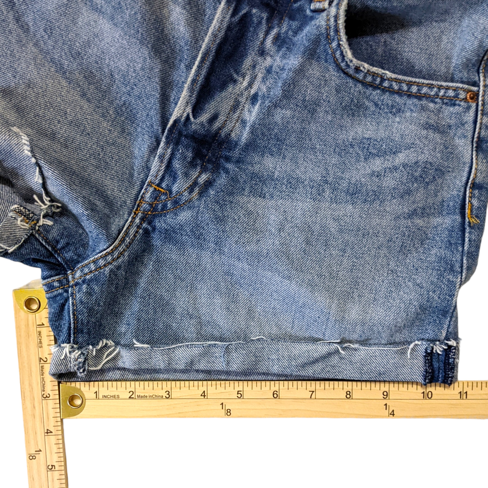 H&M High-Waisted Jean Shorts Women's 6 Cuff Raw Hem Blue Denim Medium Wash NWT thumbnail 9