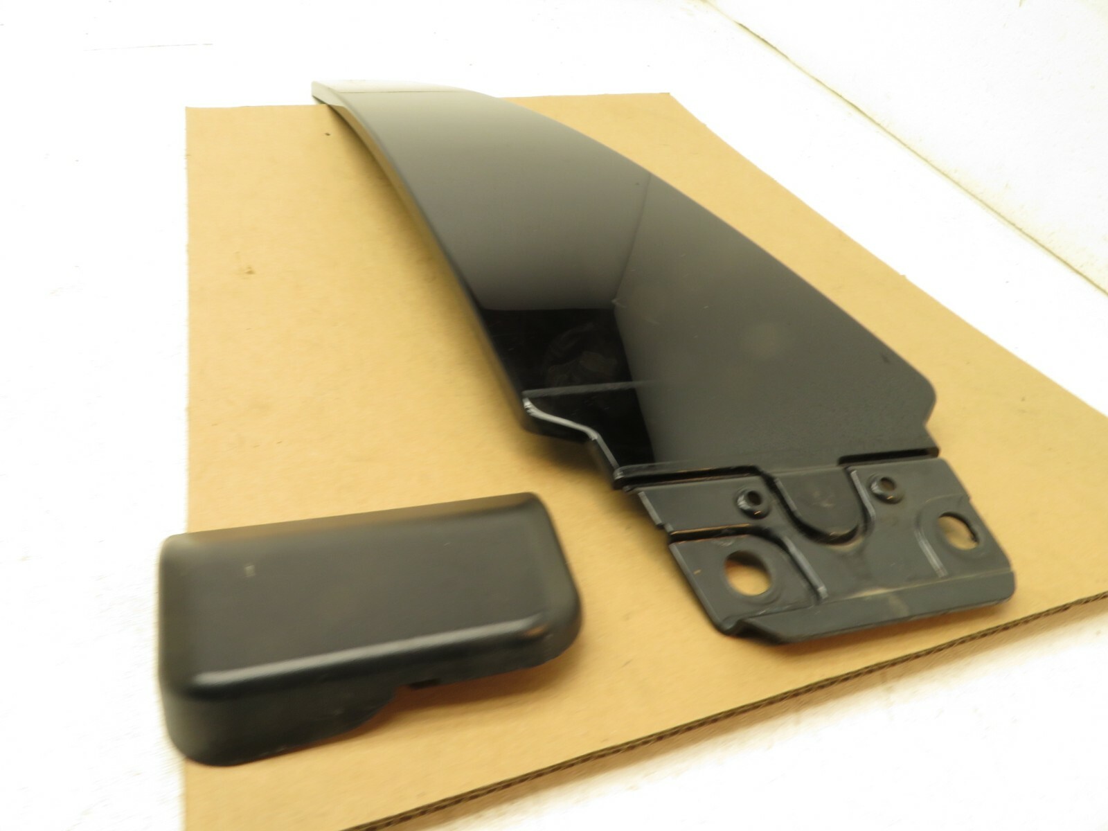 2014-2017 MASERATI GHIBLI SQ4 PASSENGER SIDE EXTERIOR DOOR B PILLAR PANEL OEM