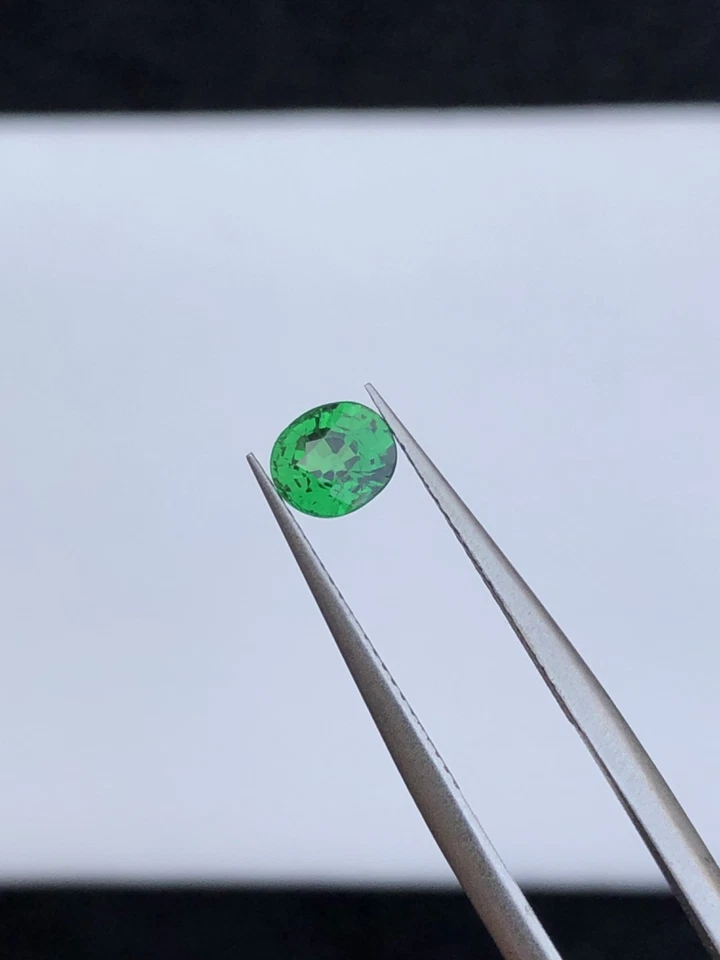 Granate Tsavorita Natural - 0,58 Ct Limpieza de Ojos Tanzania Corte Ovalado | Sin Tratamiento Foto 4 de 4