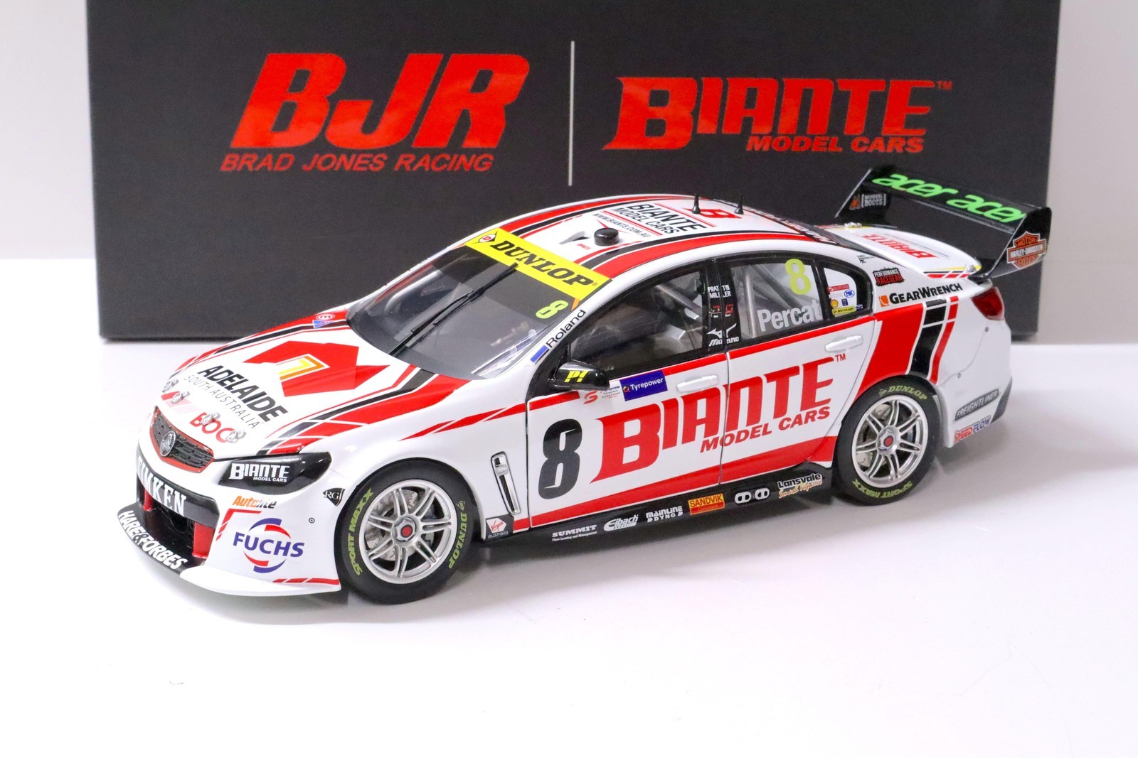 1:18 Biante Holden VF Commodore Supercar 2017 Tasmania Supersprint Percat #8