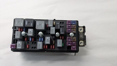 2009-2012 Chevrolet Malibu 2.4L Engine Fuse Box W/o Fog Lamps OEM