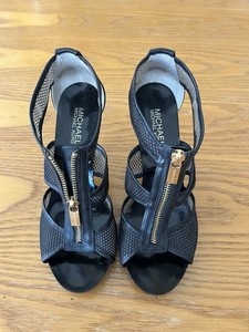 🔥 Michael Kors Black Patent Leather High Heel Sandals With Gold Zipper Size 6