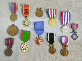 Lot 12 Anciennes Médailles Militaires & Civiles Française