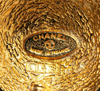 CHANEL Logo 31 Rue Cambon PARIS Round Brooch Gold Tone Pin CHANEL Logo 31 Rue Cambon PARIS Round Brooch Gold Tone Pin