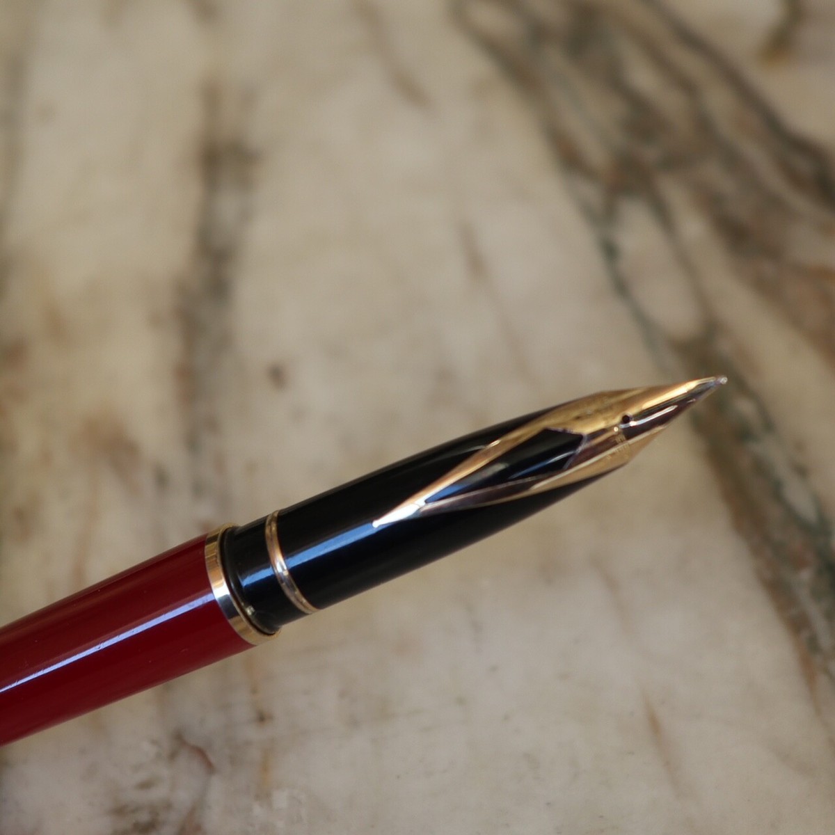 Stylo Plume Sheaffer Targa Laque Rouge Impérial - Plume Or 18K - Version Rare Occasion