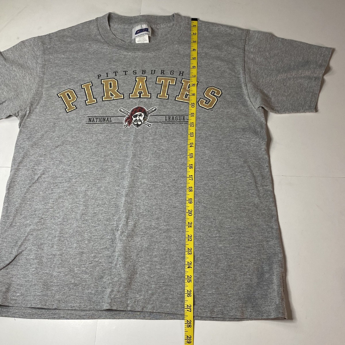 Vintage 2000's Pittsburgh Pirates Men's Pirates Vintage T-Shirt