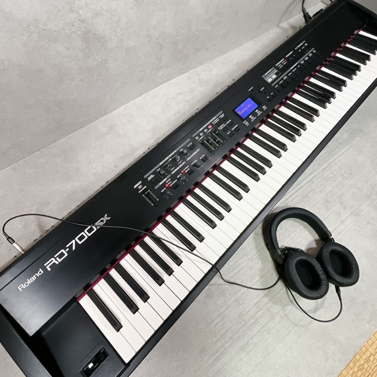 照明器具 ステージピアノの最高峰!! USED在庫のご案内 ROLAND RD-700SX | 【C】