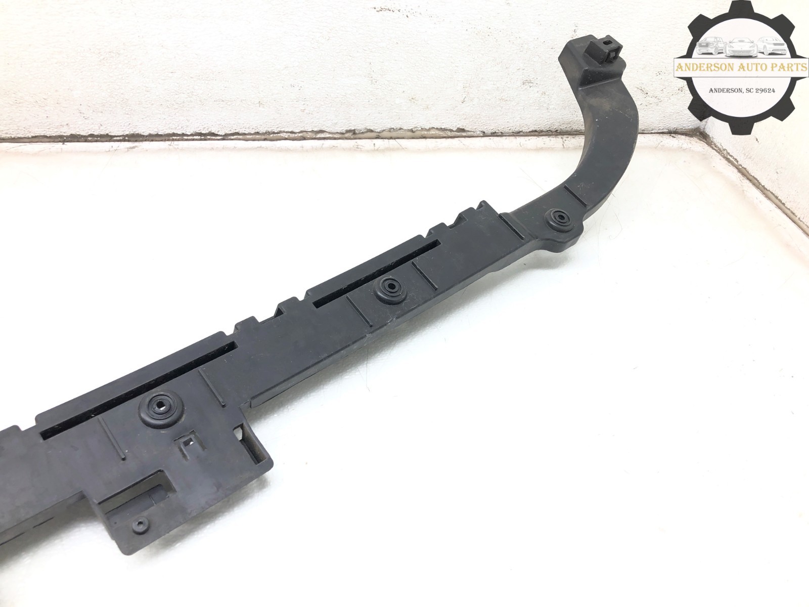 2014-2020 MASERATI QUATTROPORTE REAR BUMPER CENTER SUPPORT GUIDE BRACKET OEM