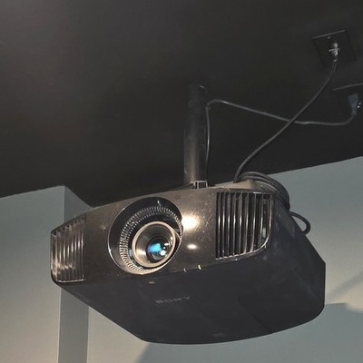 Sony VPL-VW285ES Native 4K HDR SXRD Home Theater Projector w/ Remote - 2492 Hrs