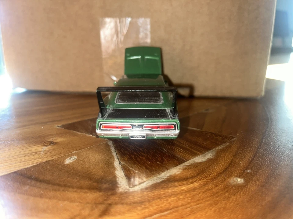 Литая модель Dodge Charger Hemi DAYTONA 1:43 1969 Road Champs зеленая, Chrysler, 1998 - Изображение 4 из 4