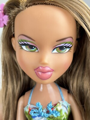 Bratz Hot Summer Dayz Fianna Doll 2007 Original Outfit & Feet Blonde Green Eyes