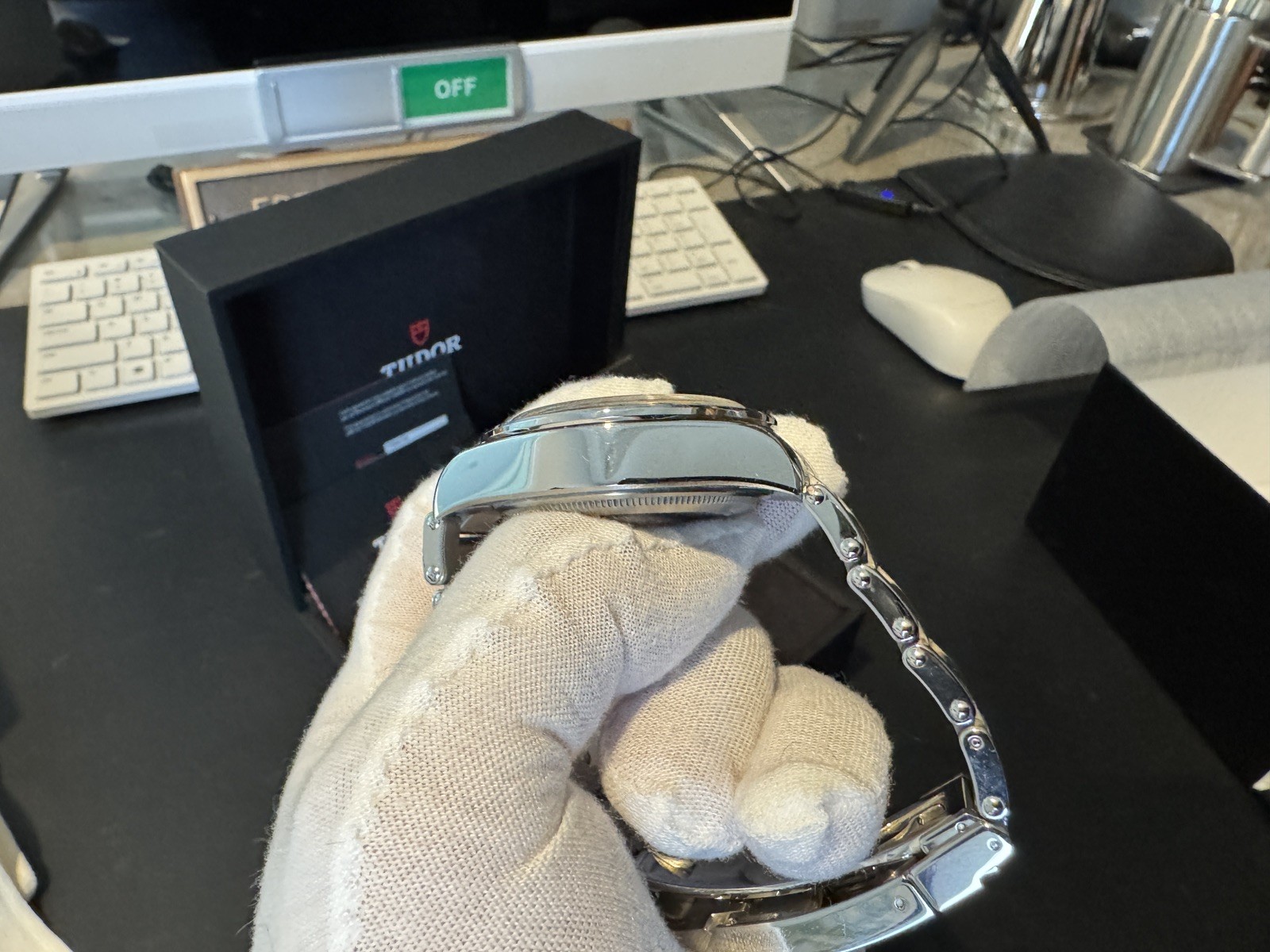 TUDOR Black Bay Pro 39mm M79470-0001 - Full Set Box and Papers image 3