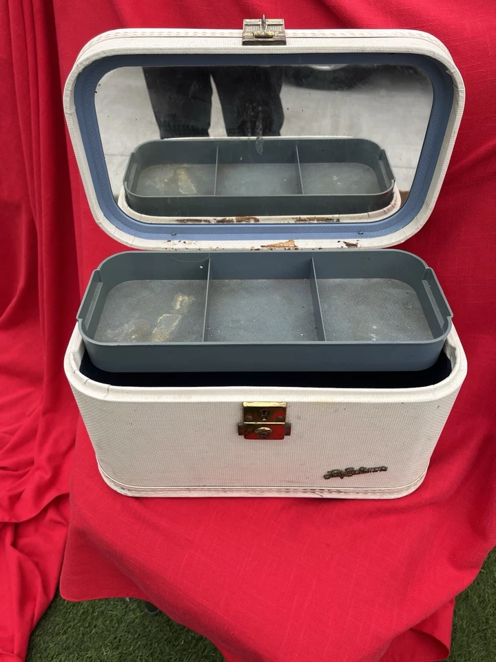 火车箱女士巴尔的摩白色化妆品梳妆盒镜面带托盘 — 第 2/4 张图片