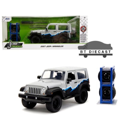 JADA JUST TRUCKS 2007 JEEP WRANGLER 1/24 with EXTRA WHEELS SILVER