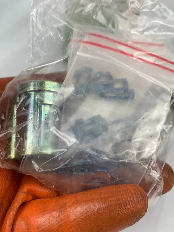 Kit de cilindro de bloqueo de encendido LockSmart LC65507, como se muestra Foto 4 de 4