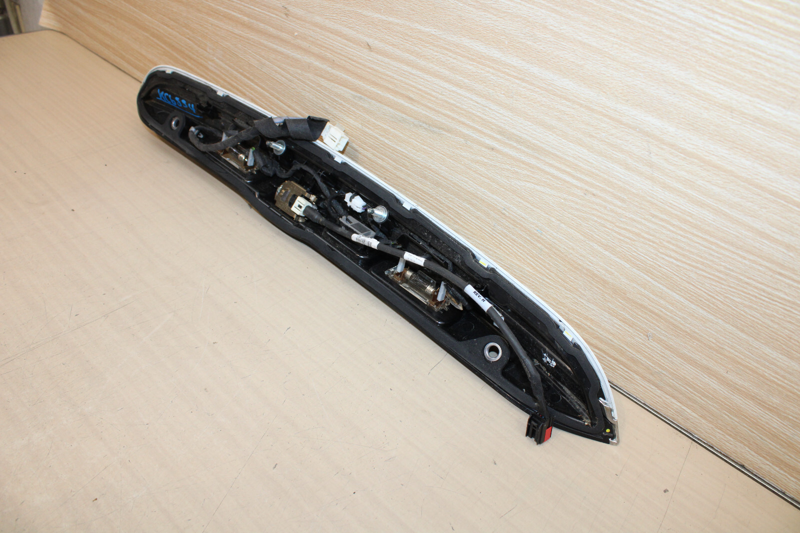 14-22 MASERATI GHIBLI DECKLID TRUNK LID MOLDING + CAMERA WHITE EXCELLENT OEM