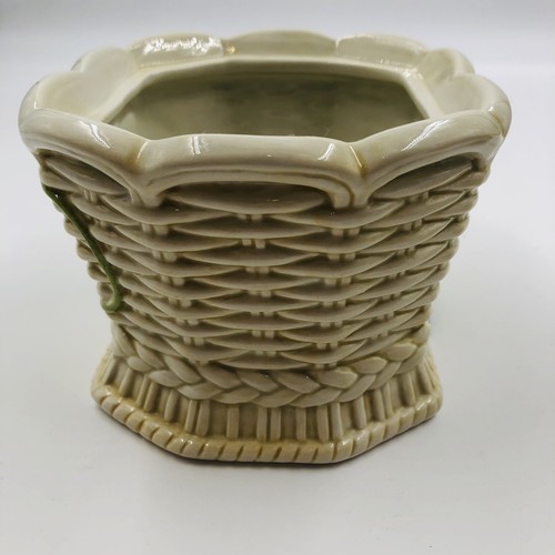 Fitz & Floyd Classics Old World Rabbits Lidded Basketweave Box With Butterflies - Picture 9 of 12