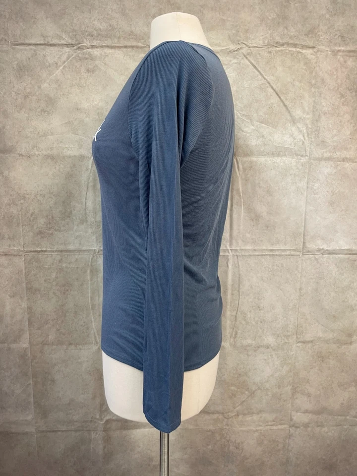 Camiseta gris manga larga Calvin Klein Sleepwear para mujer talla XS Foto 2 de 4