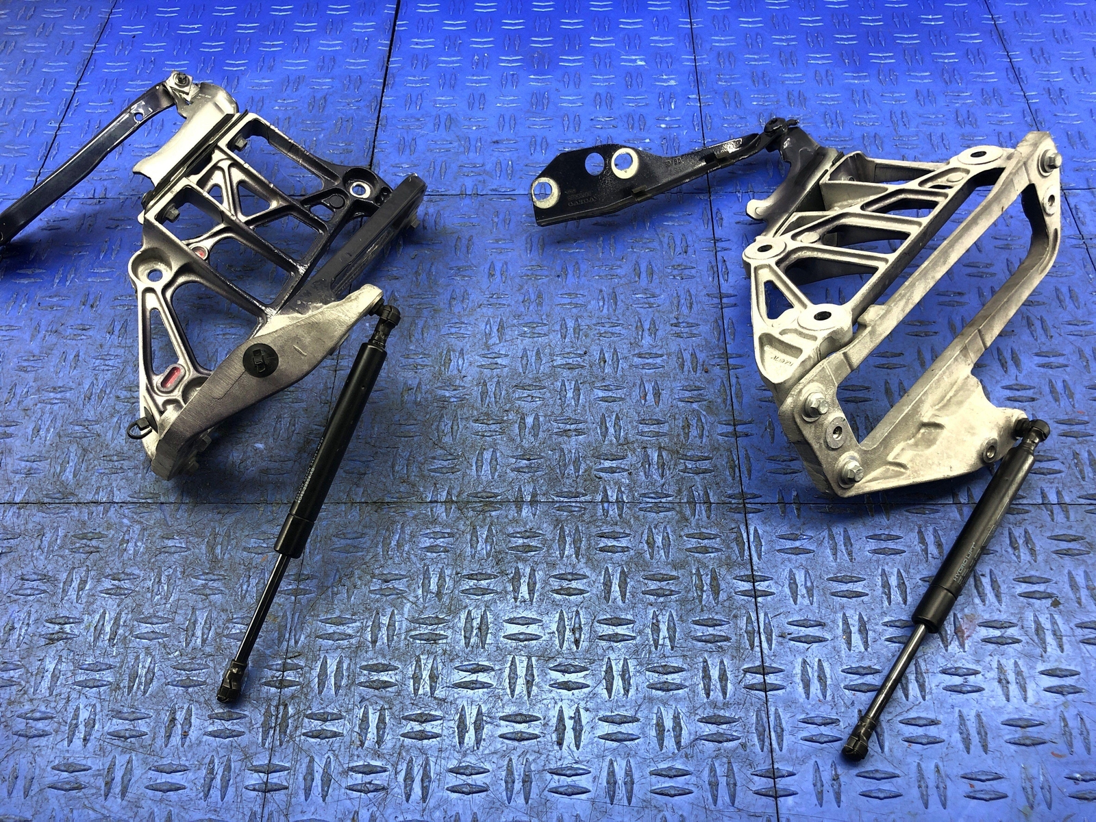 2006-2011 ASTON MARTIN VANTAGE V8 FRONT RIGHT LEFT HOOD HINGE SET BLUE OEM 2007