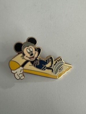 Disney Mickey Mouse Floating On A Raft Swimming Pin (A9)