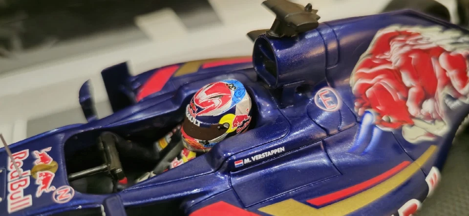 F1 Toro Rosso Str10 Australian Gp 2015 Max Verstappen 1:18 Minichamps - Image 3 of 4