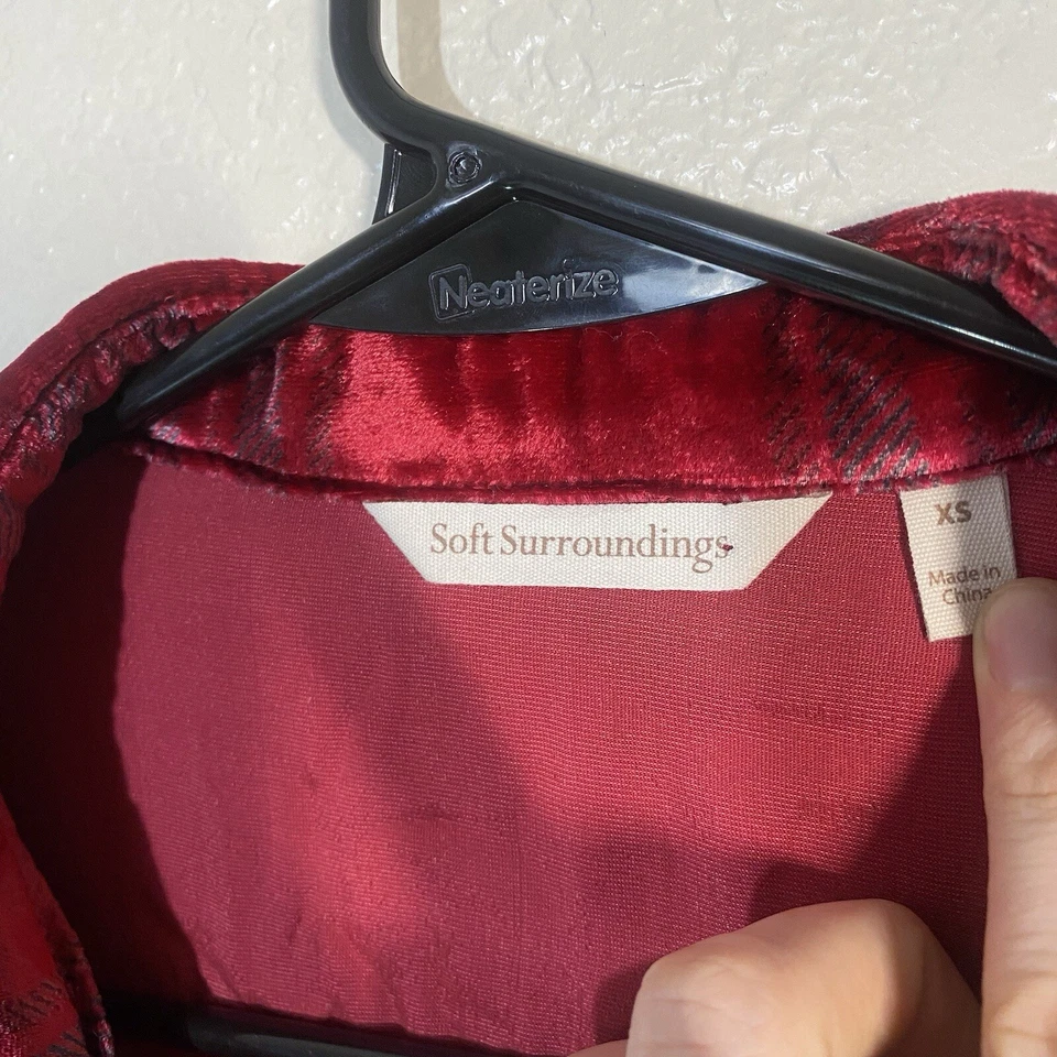 Top túnica de terciopelo a cuadros Soft Surroundings para mujer rojo con botones talla XS Foto 4 de 4