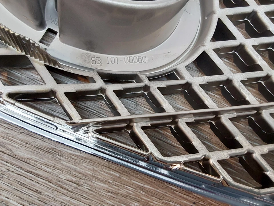 Rejilla de radiador Toyota Camry 2004-2006 ASSY OEM pieza # 53101-06060 Foto 3 de 4