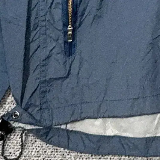 The North Face Navy Functionality Windbreaker G/L… - image 4