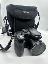 Fuji Fujifilm Finepix S1000 FD 10MP Digital Camera 12x Zoom with Case Works