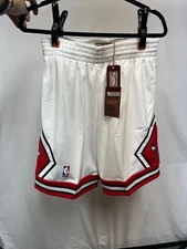 Mitchell & Ness Mens White Red Chicago Bulls NBA Shorts Size Medium