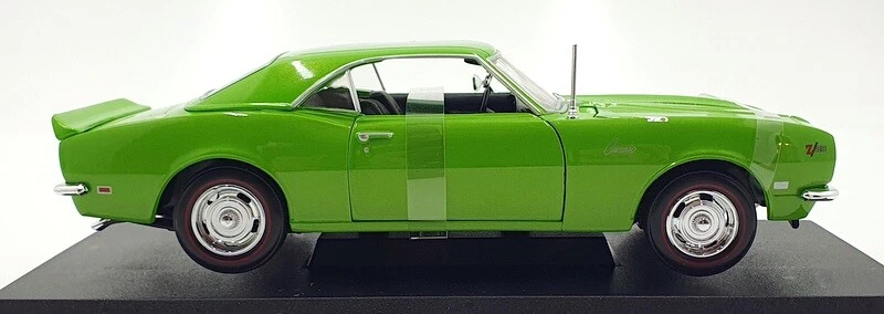 Maisto 1/18 Scale Diecast 46629 - 1968 Chevrolet Camaro Z/28 Coupe - Green - Photo 3/4