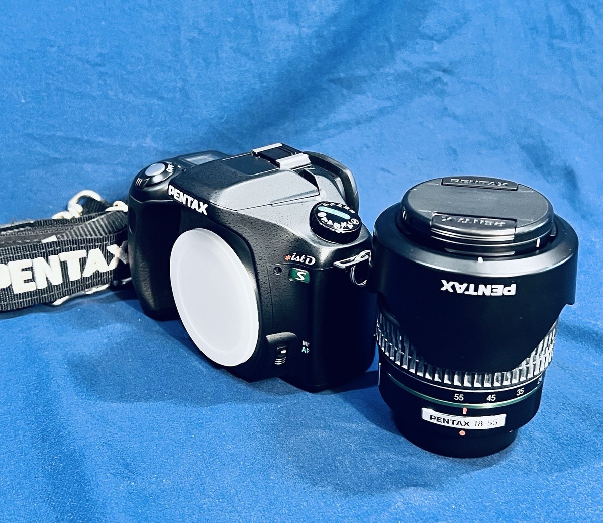 【C6611】pentax ist ds + smc PENTAX-DA Pentax ist DS Digital SLR Camera with SMC Pentax-DA 18-55mm