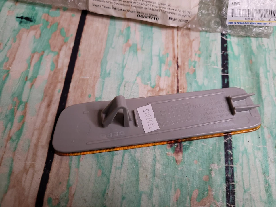 Bumper Reflector for 04-08 Chrysler Pacifica LH Driver Side Front. CH2556101 — 第 4/4 张图片