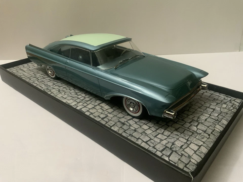 1/18 1956 Chrysler Norseman Coupe LE 999 pcs. Minichamps - Image 3 of 4