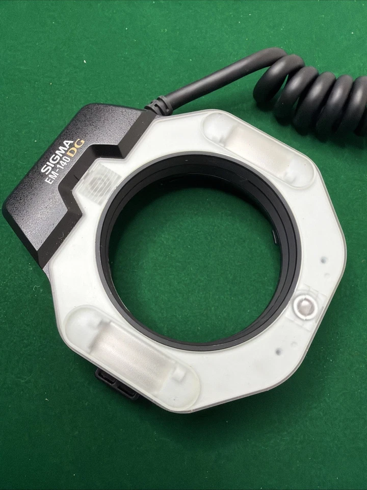 Sigma EM-140 DG NA-iTTL Macro Ringlight Mounted Flash (for Nikon Cameras) - Image 2 of 4