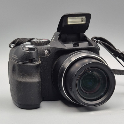 Fujifilm FinePix S2000 HD Digital Bridge Kamera 15x Zoom + SD, Case / funktionsfähig