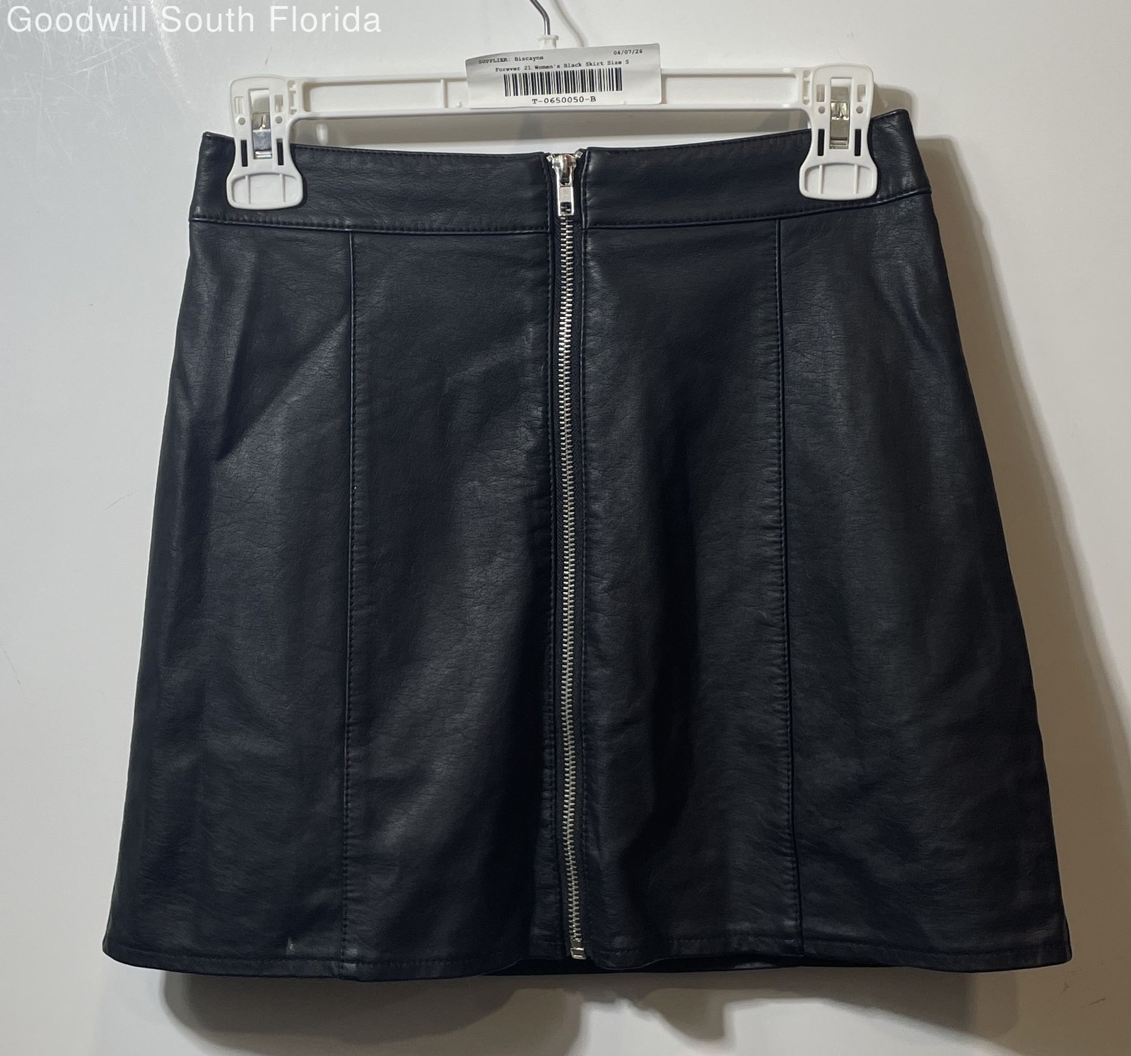 Forever 21 Womens Black Faux Leather Front Zip Short Mini Skirt Size Small