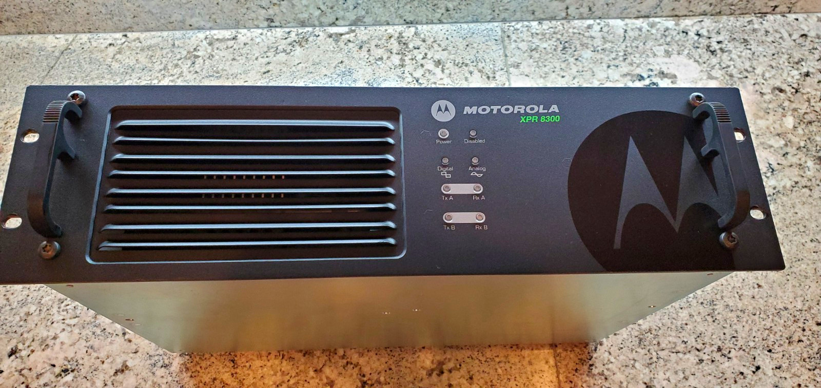 Motorola MOTOTRBO XPR 8300 Repeater UHF, 450-512 MHz, 40 Watt, Analog or Digital