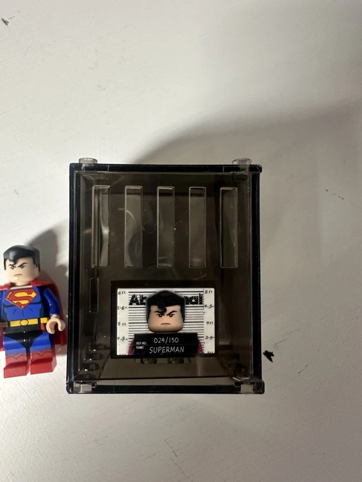 Minifigura personalizada LEGO Anormal Superman - Imagem 3 de 4