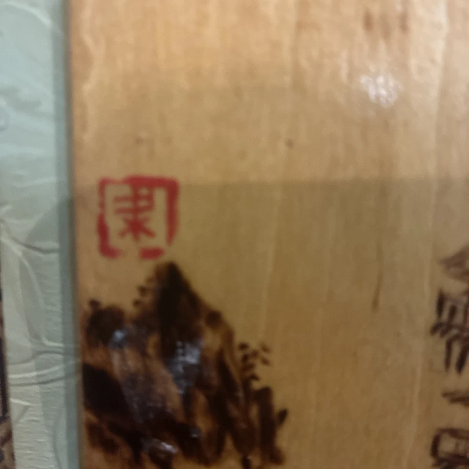 Rollo de pintura antigua china leña a mano en un pedazo de tela de madera Foto 2 de 4