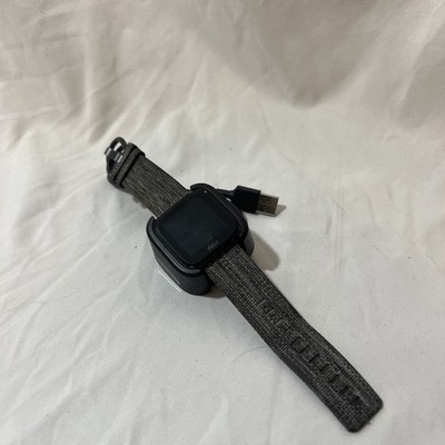 Fitbit Versa FB504 Black Smartwatch - fabric band ~ TESTED WORKING Reset