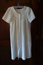 Miss Elaine Pale Green Embroidered Seersucker Snap-front Robe House Dress S