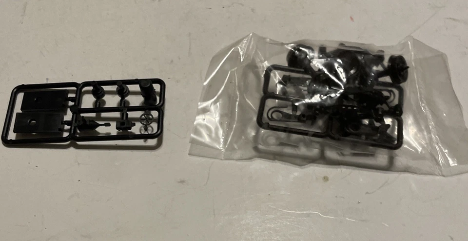 Accurail #3609 HO Scale NP DBL DR Steel Box Car North Pacific 38472 Unassembled - Image 3 of 4