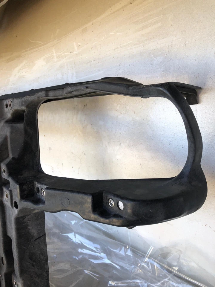 Conjunto de soporte de radiador VOLKSWAGEN GOLF GTI 1999-2006 Foto 2 de 4