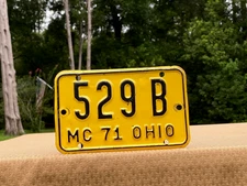 1971 Ohio Motorcycle License Plate Tag # 529 B Yellow / Black  Expired 3yrs