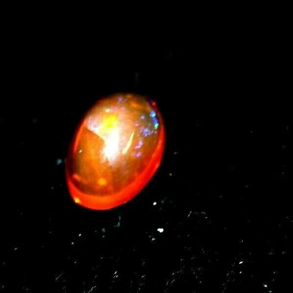 Ópalo de fuego mexicano 3,98 quilates 13,4 x 9,8 x 6 mm Foto 2 de 4