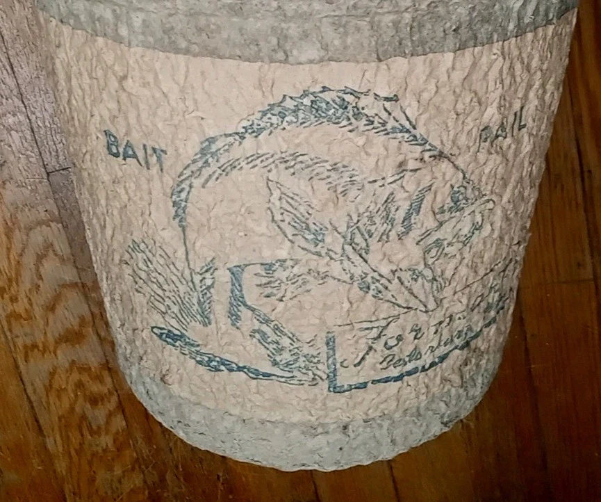 HIGHLY RARE Vintage FARMART Paper Mache Bait Pail w/ Handle MID- CENTURY. db - Image 3 of 4