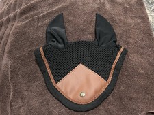 Sixteen Cypress Bonnet Black And Cognac. Full