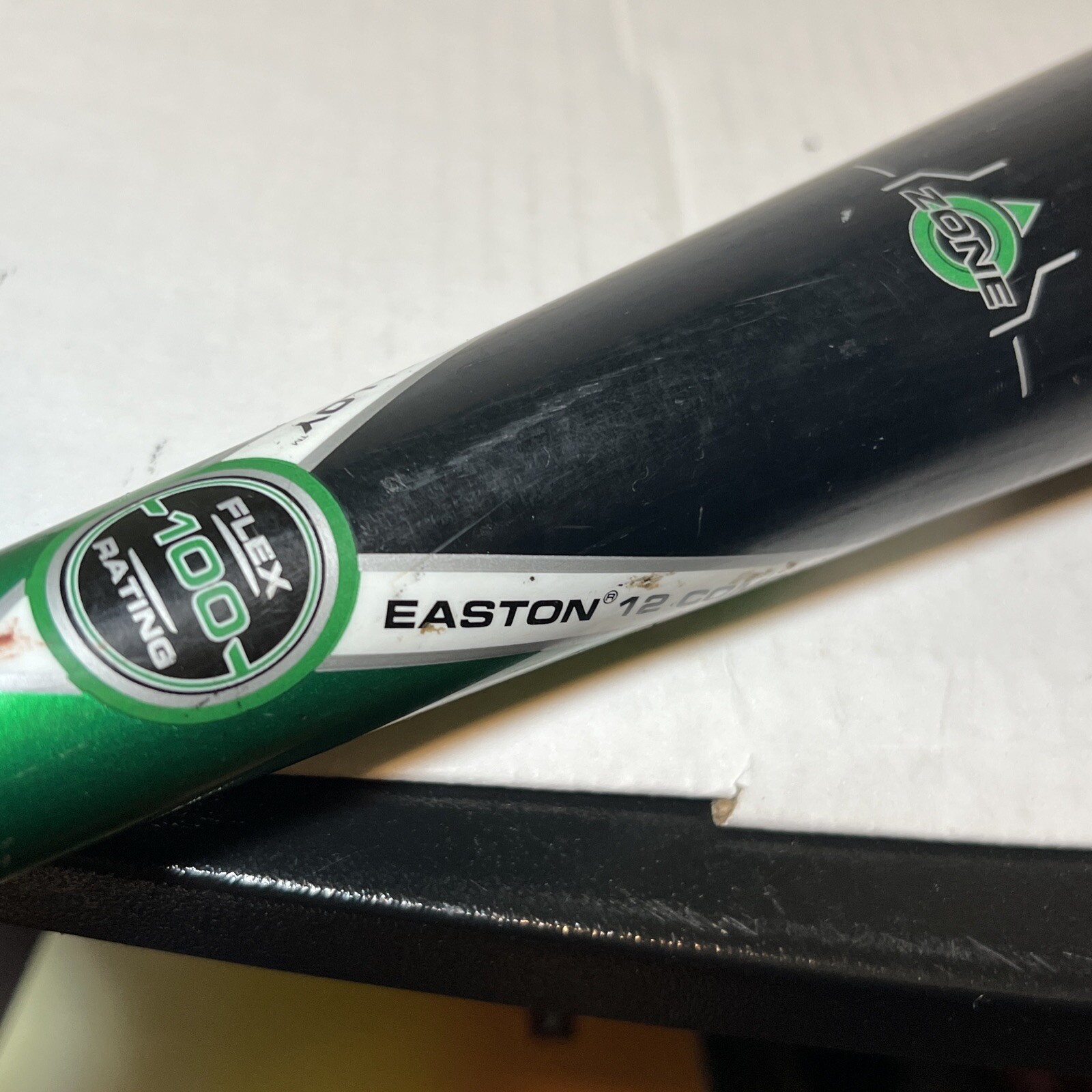 Easton V12 BV1 32” 29oz. 2 5/8 Barrel Dia. Certified BESR Scandium