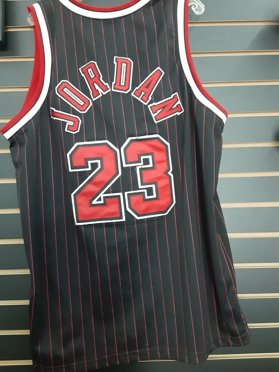 Basketball: Chicago Bulls 23 - Michael Jordan #2849 /